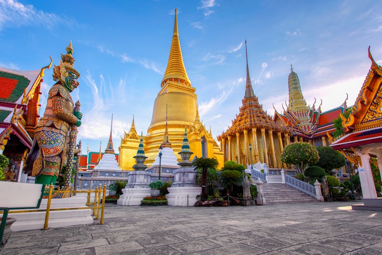 Cung điện Hoàng gia Bangkok lộng lẫy với những mái vàng đặc trưng