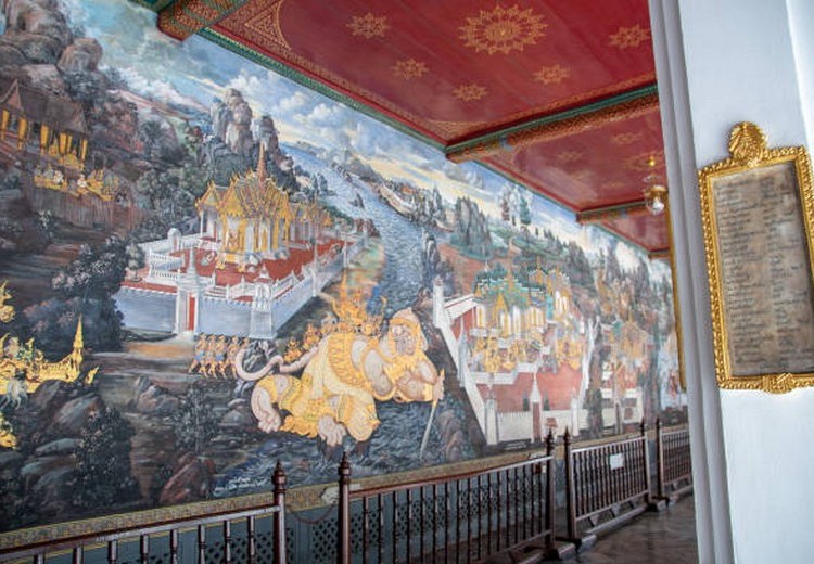 Bức bích họa (mural) xung quanh hành lang Wat Phra Kaew, cận cảnh nghệ thuật truyền thống Thái Lan