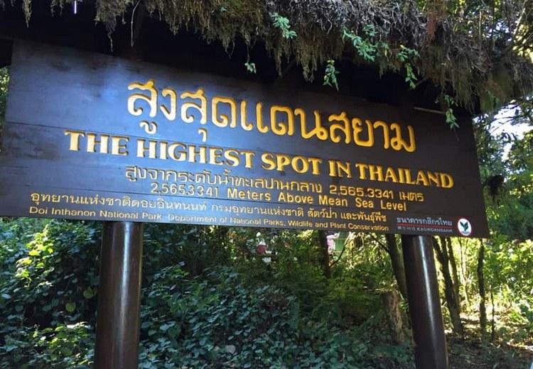 Cột mốc đỉnh cao nhất Thái Lan 2.565 mét tại Doi Inthanon