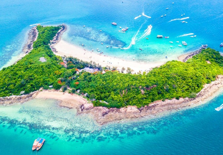 Đảo Coral nhìn từ trên cao — nước xanh trong