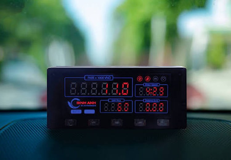 Đồng hồ tính cước meter trong xe taxi Bangkok