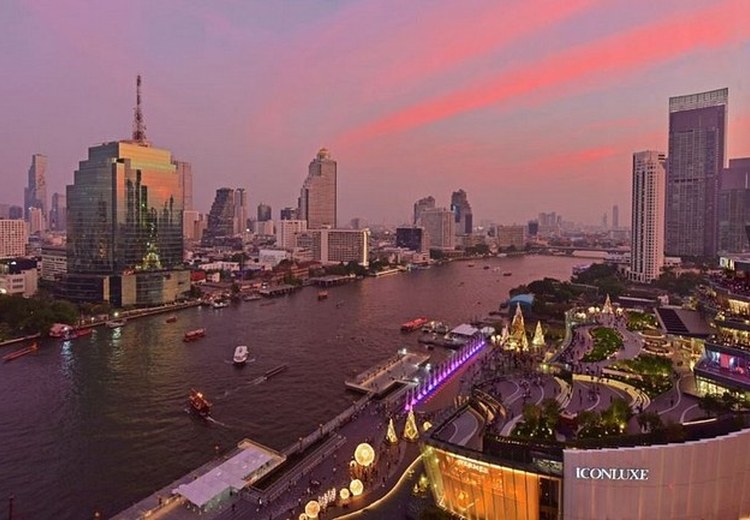 Khu River Park ven sông ICONSIAM nhìn ra đường chân trời Bangkok lúc hoàng hôn