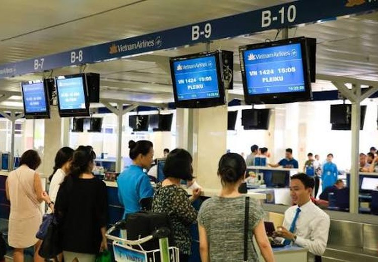 Quầy làm thủ tục của các hãng bay tại nhà ga quốc tế Nội Bài