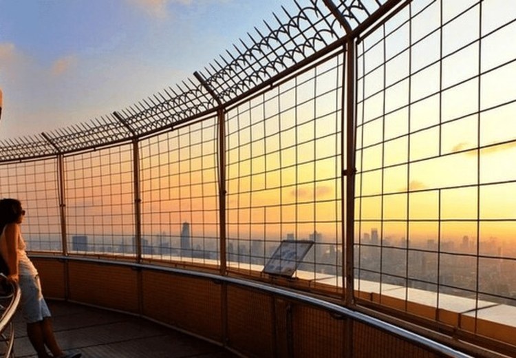 Sàn ngắm cảnh xoay tầng 84 tháp Baiyoke Sky nhìn toàn cảnh Bangkok